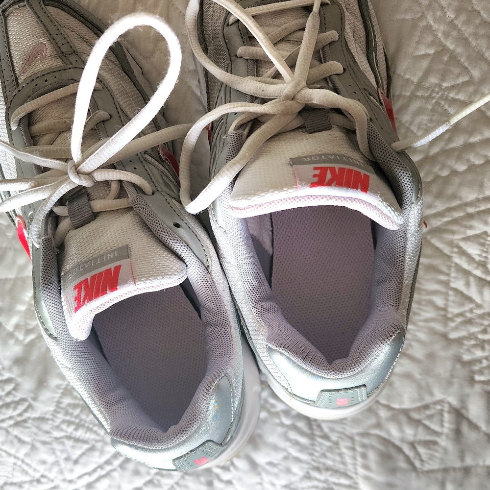 Nike Initiator- Sz 8.5